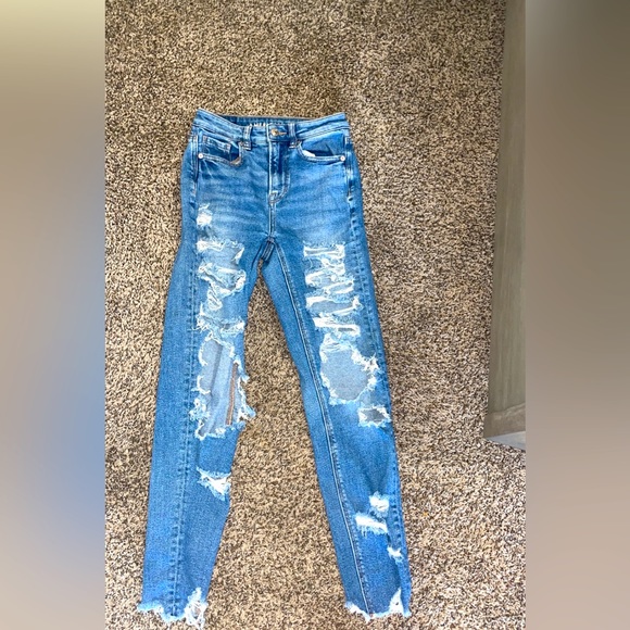 American Eagle Distressed Jeans. Size 000 - Picture 2 of 2